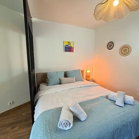 Cosy Avec Jardin Privé , Piscine Et Calme *